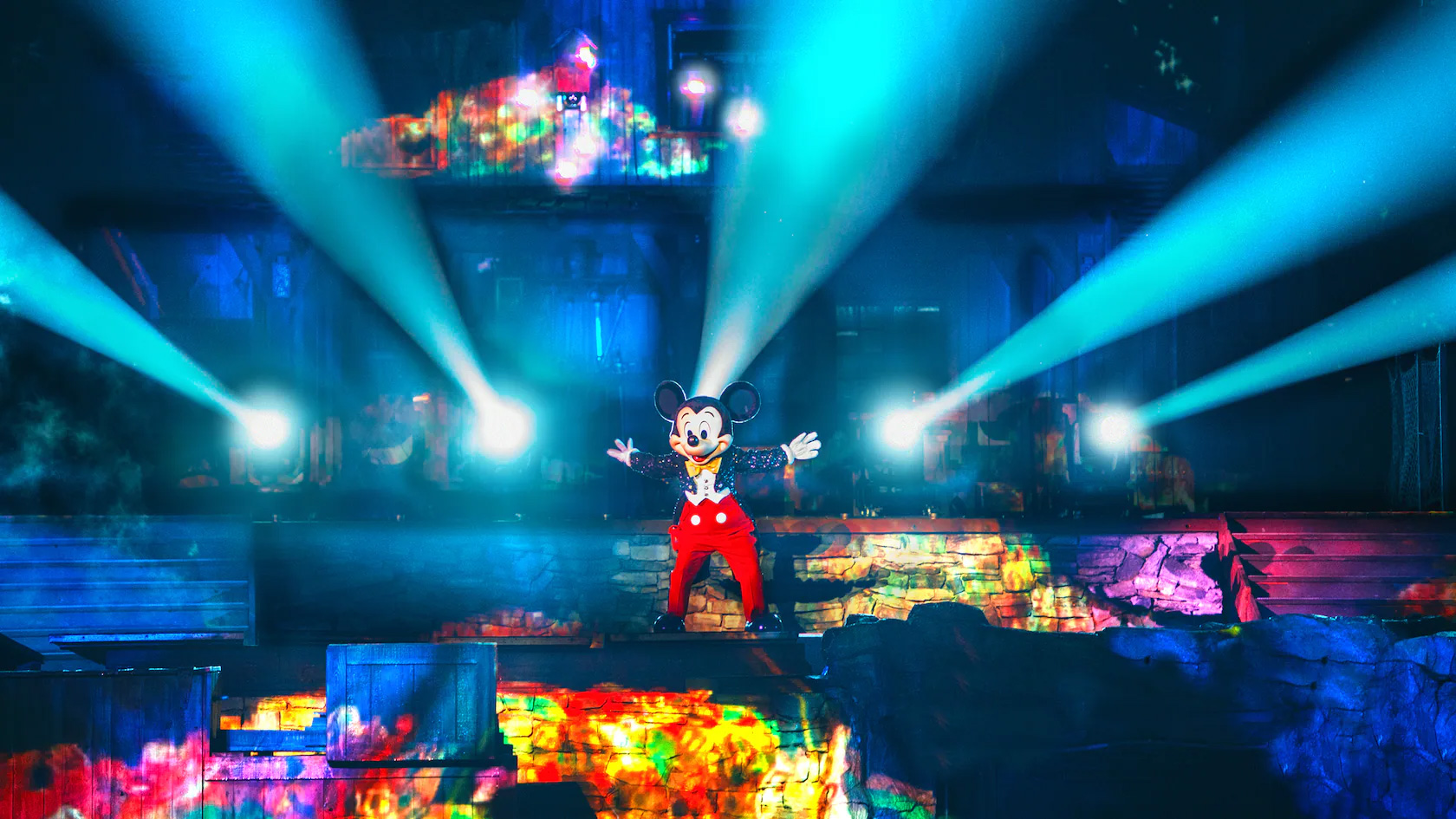 Fantasmic! at Disneyland Resort | Attraction Insight