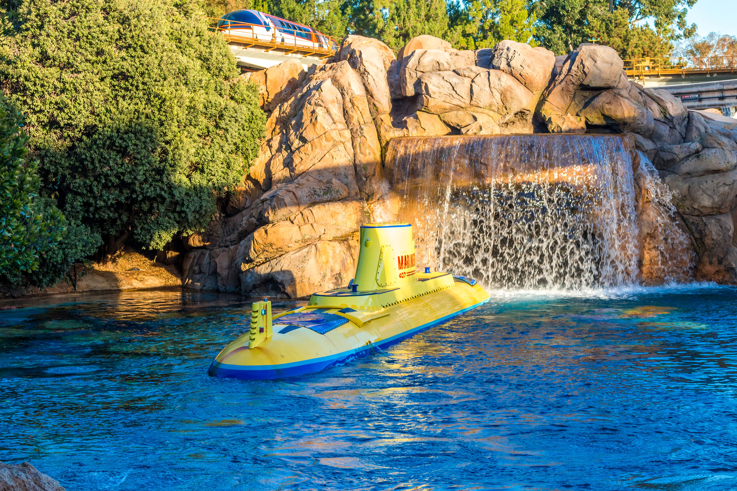 Finding Nemo Submarine Voyage at Disneyland Resort | Attraction Insight