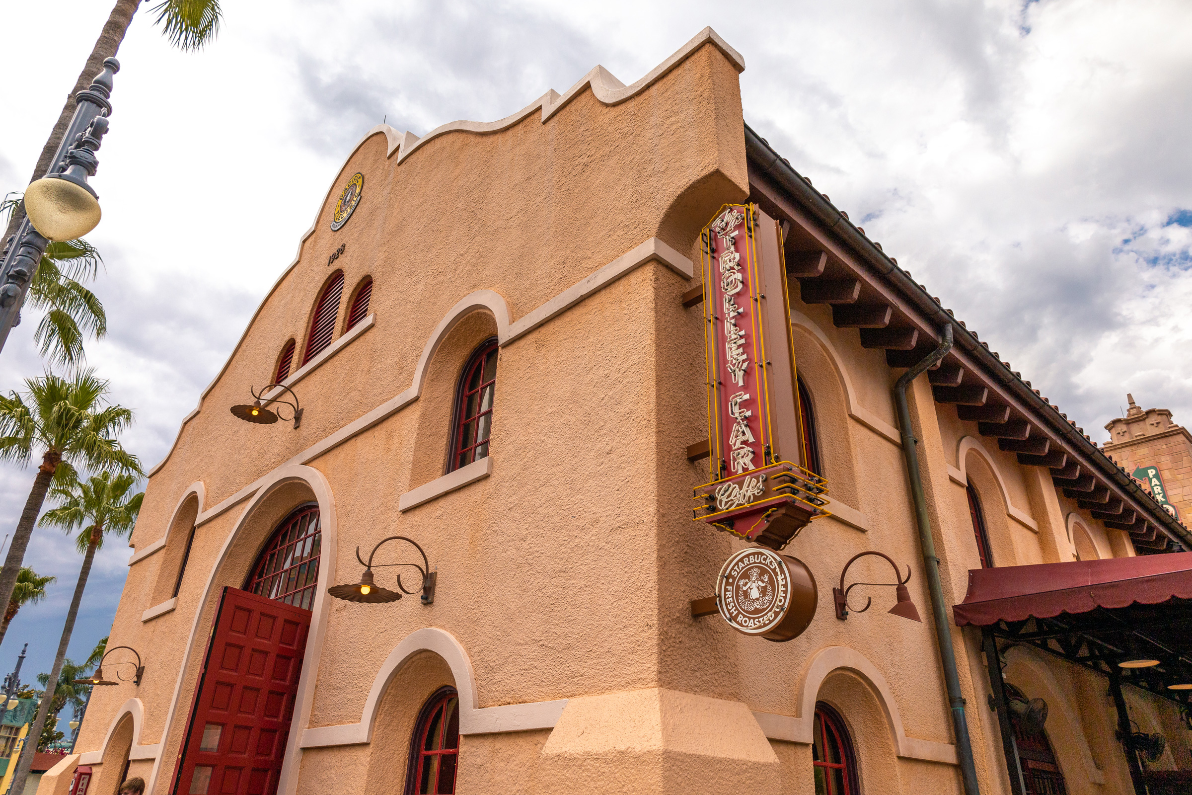 The Trolley Car Café (Starbucks) at Walt Disney World Attraction Insight